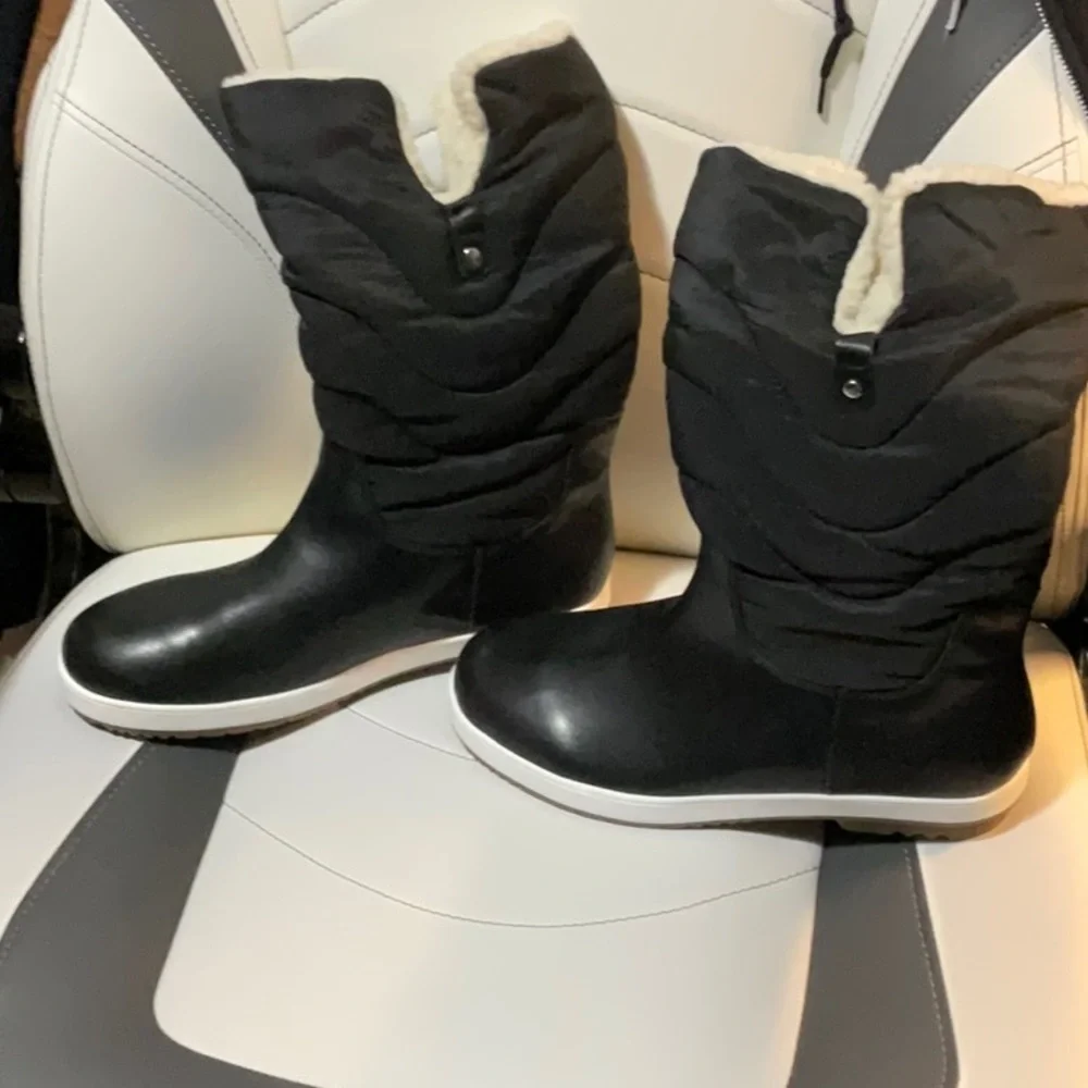 Journee Collection Pippah Winter Weather Black Quilted Winter Boots NIB Size 10 - Picture 4 of 12
